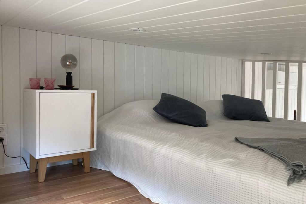 Cabin In The Woods, Close To Lake Maelaren Eskilstuna Luaran gambar